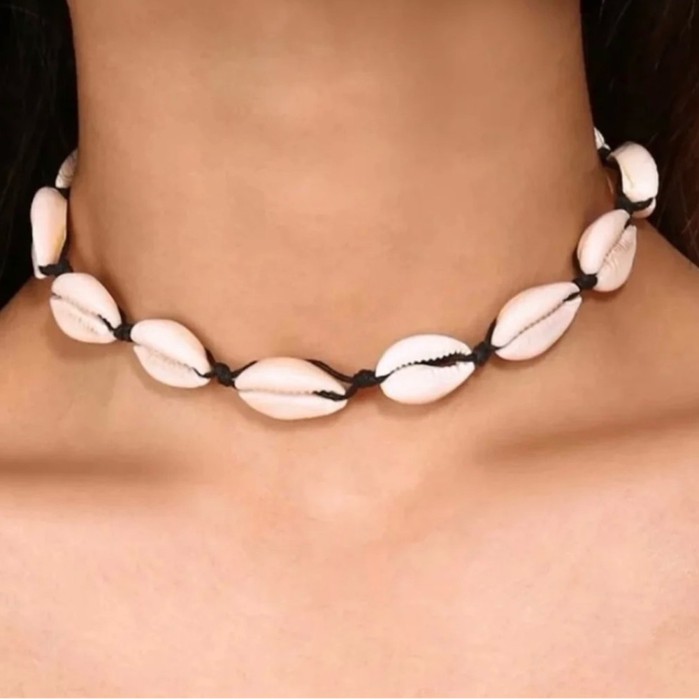 Shell Choker Necklace
